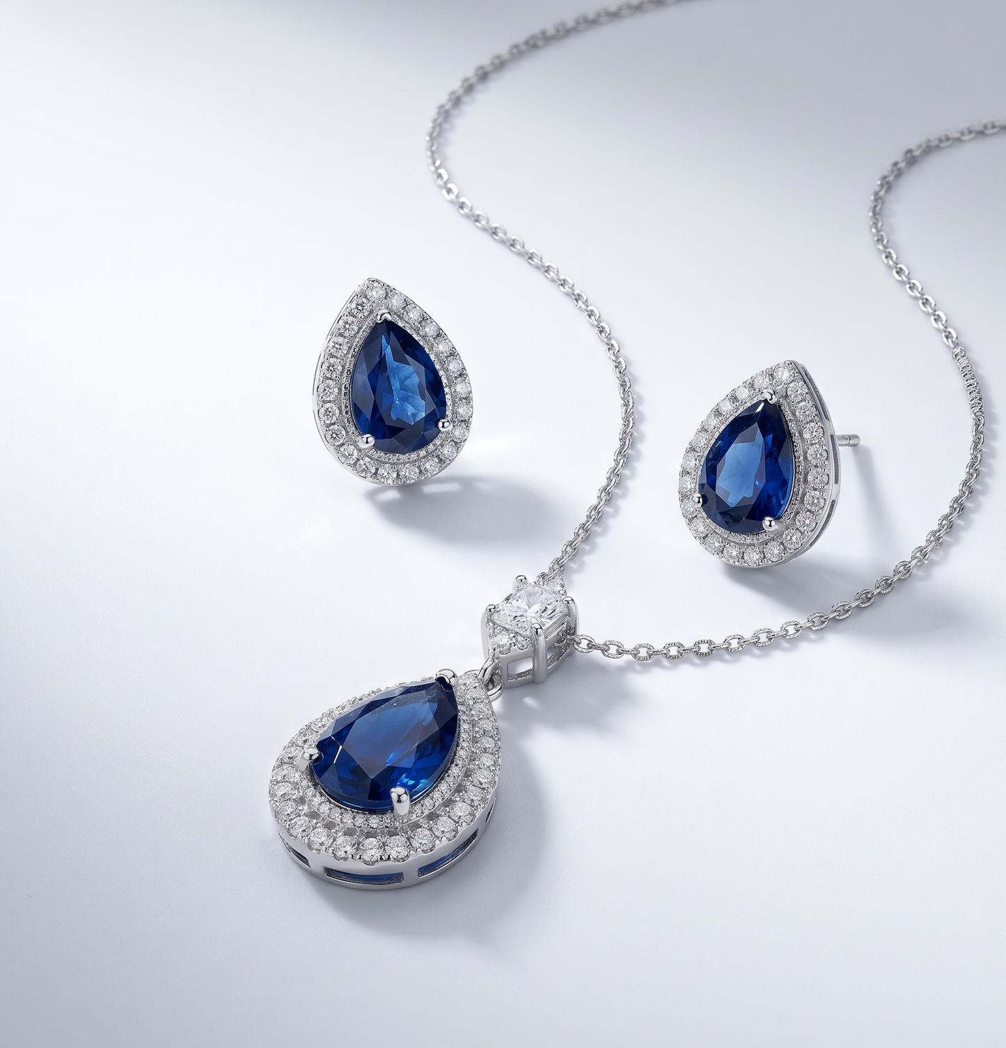 Schmuckset aus silberfarbenem Edelstahl