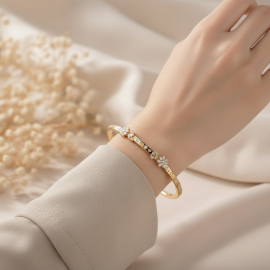 Armreif aus goldenem Edelstahl