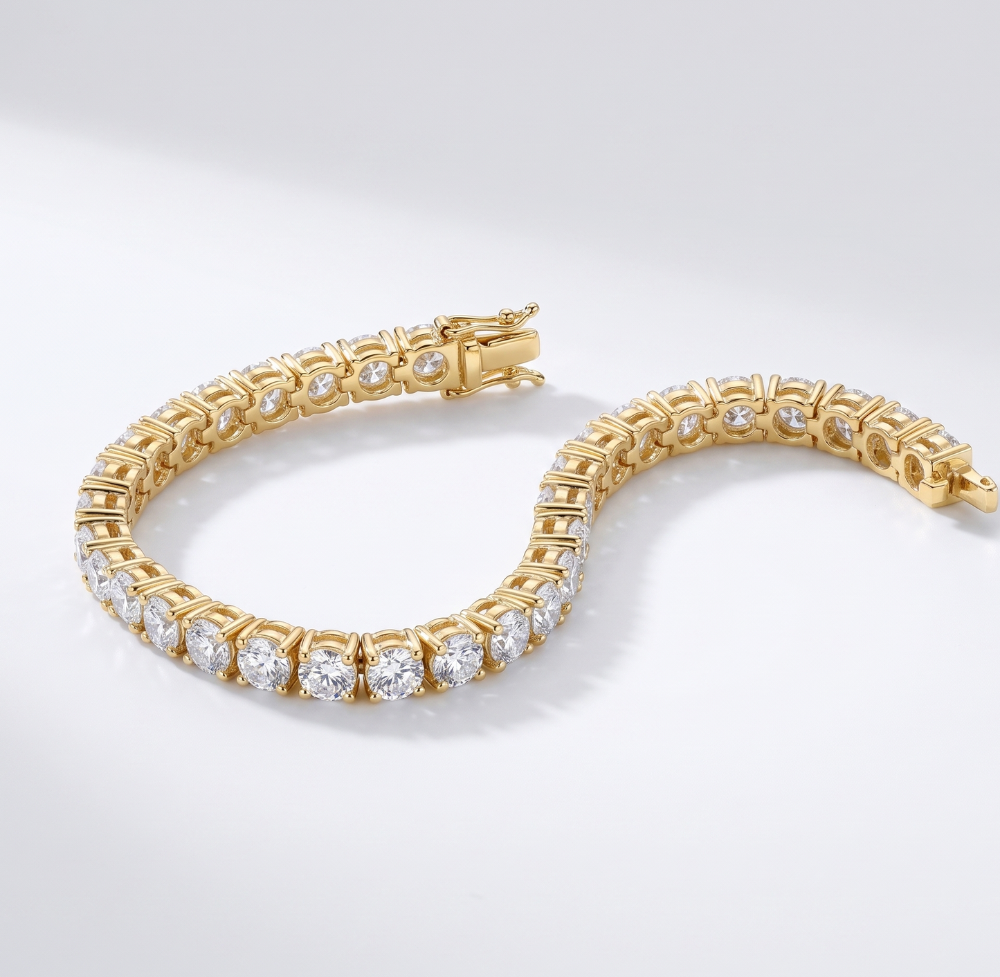 Tennisarmband aus goldenem Edelstahl