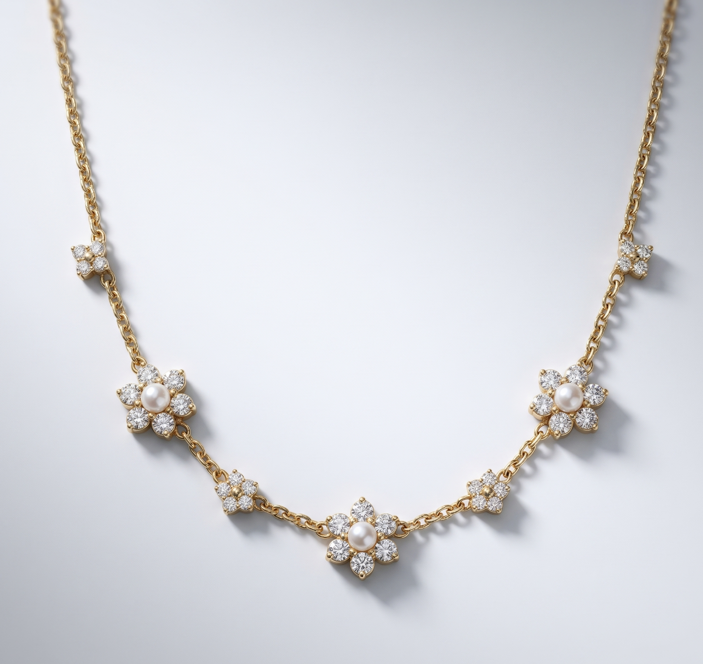 Goldene Edelstahl-Blumenkette